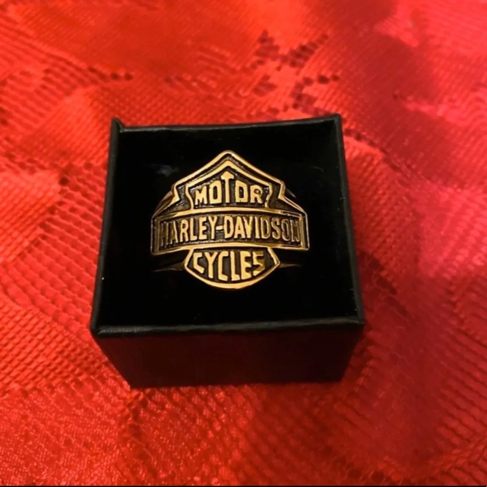HD GOLD Men’s Ring - Picture 2 of 3